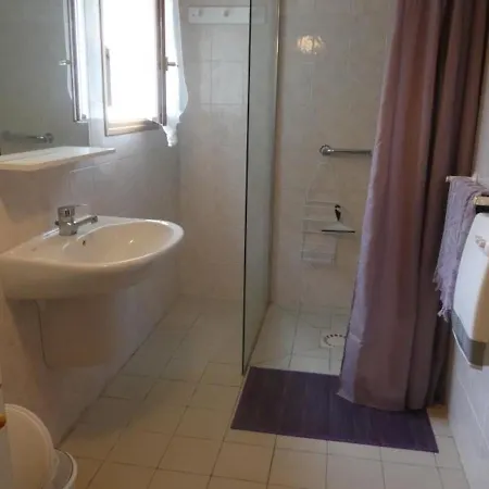 Lacrabe, 3 Bedrooms, 6 Persons - Fr-1-360-518 *